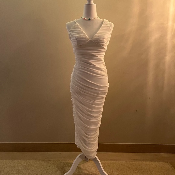 Bella Dresses & Skirts - NWT Bella Barnett White ruched fitted body con dress size Small